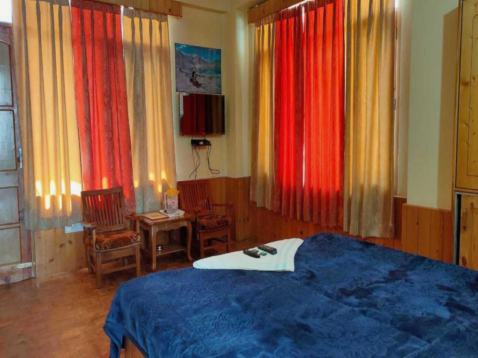 Hotel O Antriksh Cottage Manāli Buitenkant foto