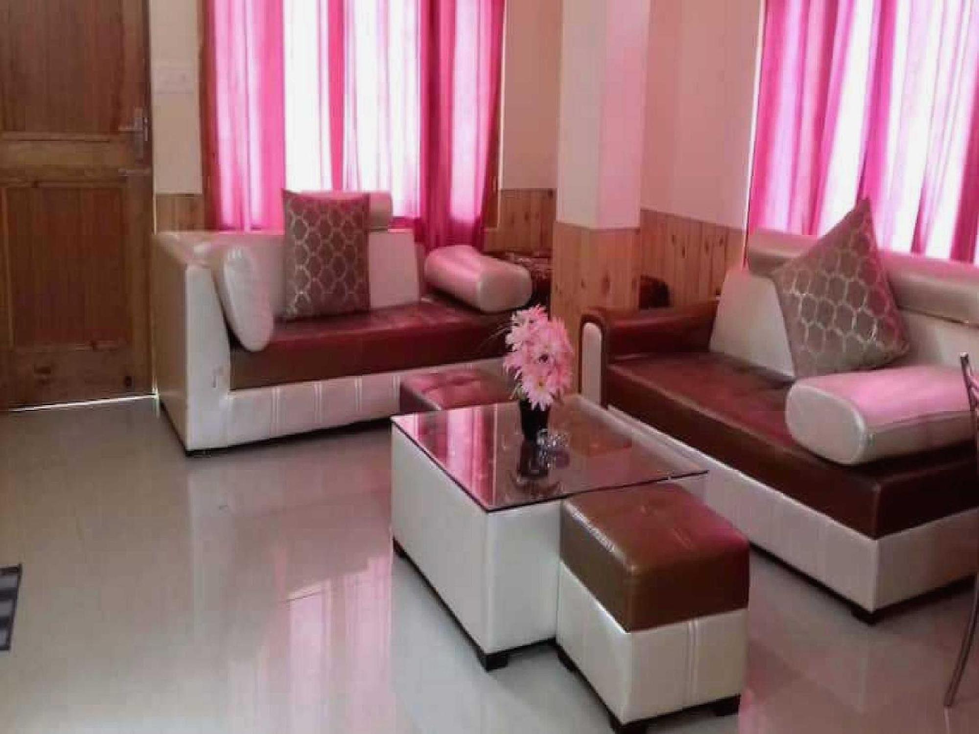 Hotel O Antriksh Cottage Manāli Buitenkant foto