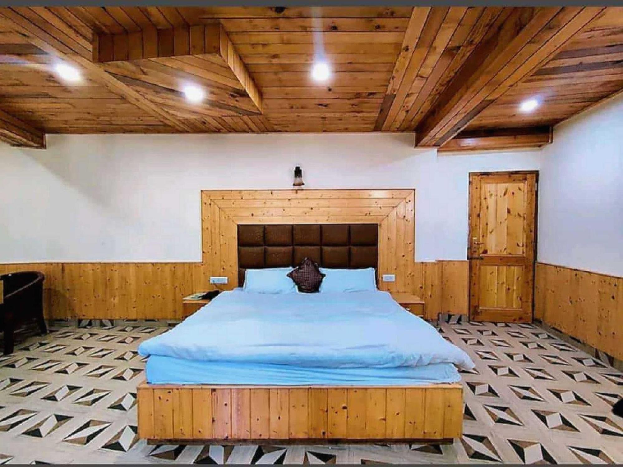 Hotel O Antriksh Cottage Manāli Buitenkant foto