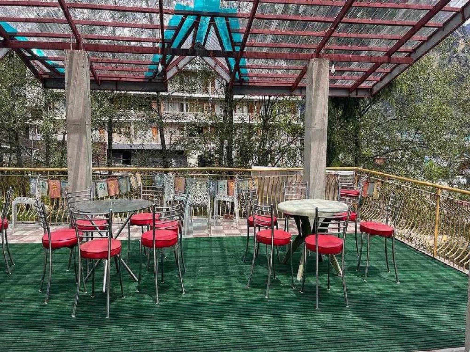 Hotel O Antriksh Cottage Manāli Buitenkant foto