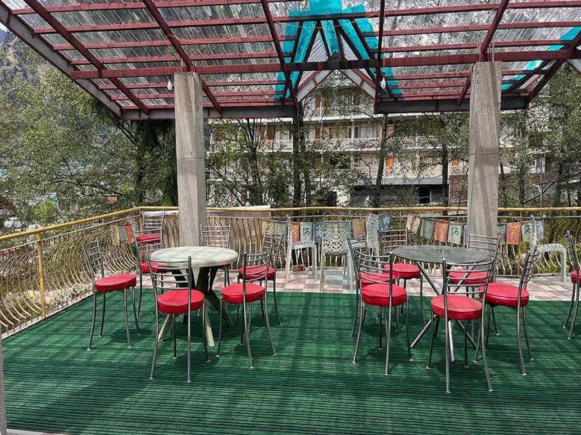 Hotel O Antriksh Cottage Manāli Buitenkant foto