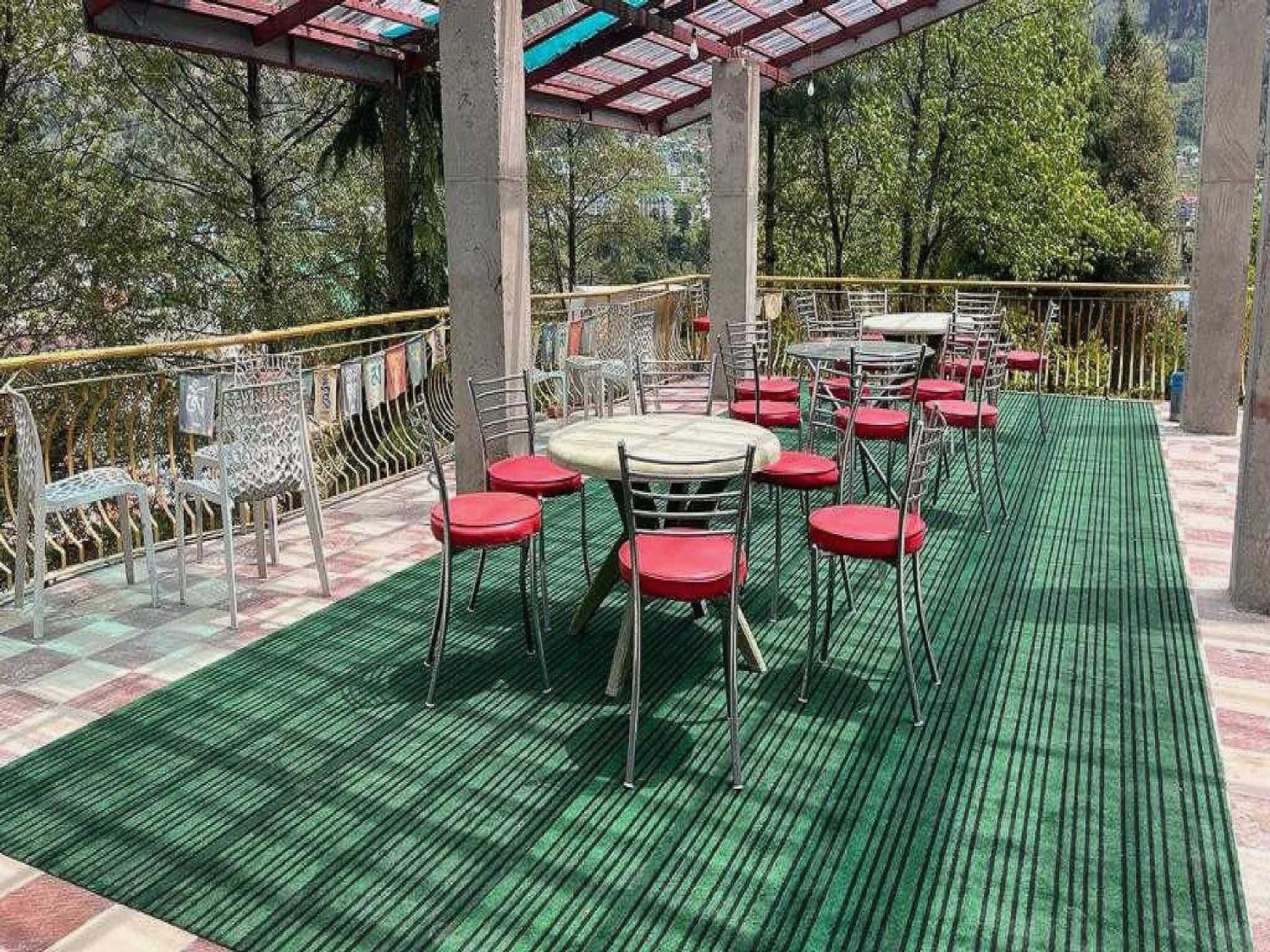 Hotel O Antriksh Cottage Manāli Buitenkant foto