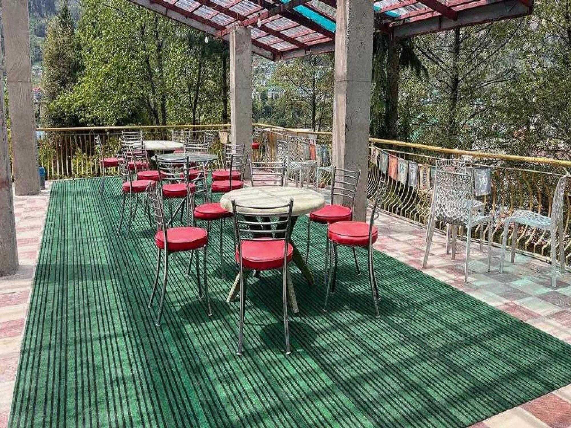 Hotel O Antriksh Cottage Manāli Buitenkant foto